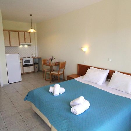 Afrato Village Sea View Apartments ตราเปซากิ ภายนอก รูปภาพ