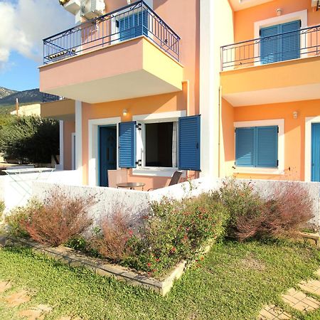 Afrato Village Sea View Apartments ตราเปซากิ ภายนอก รูปภาพ
