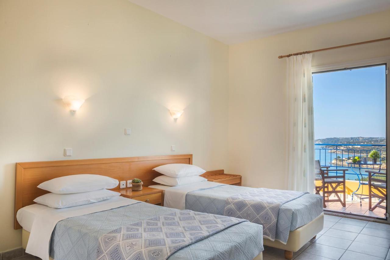 Afrato Village Sea View Apartments ตราเปซากิ ภายนอก รูปภาพ
