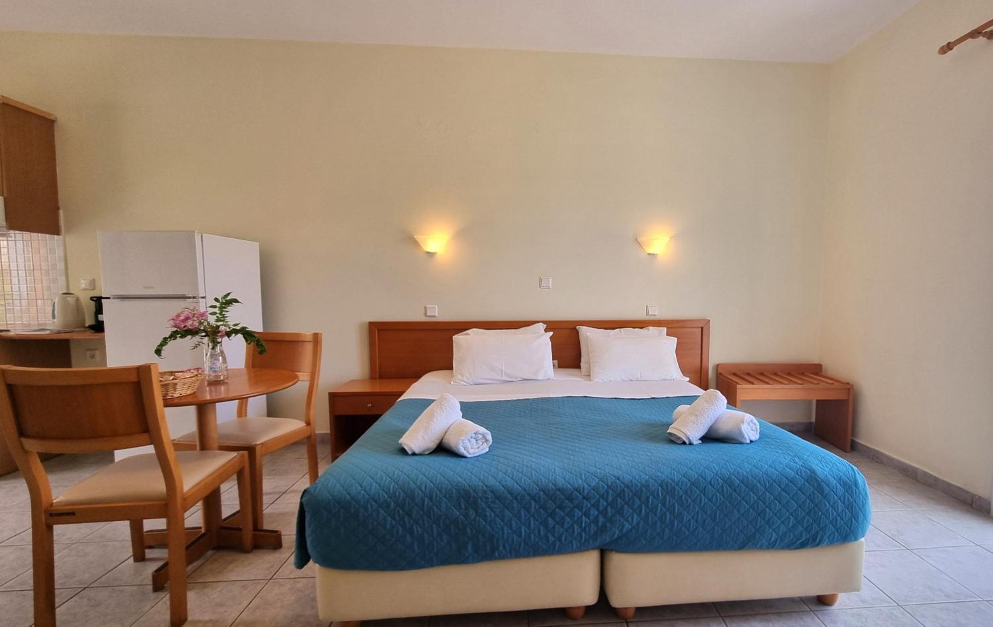 Afrato Village Sea View Apartments ตราเปซากิ ภายนอก รูปภาพ