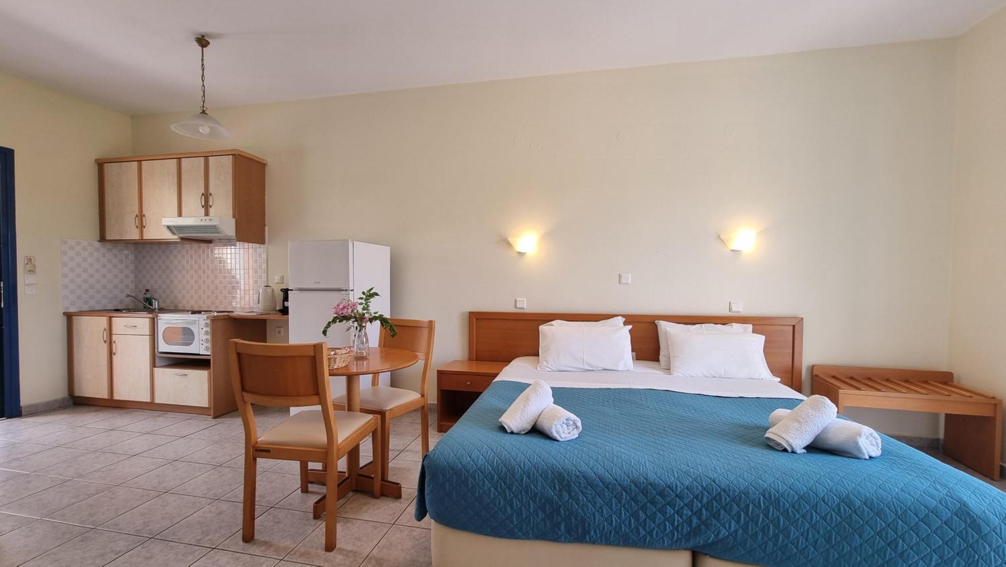 Afrato Village Sea View Apartments ตราเปซากิ ภายนอก รูปภาพ