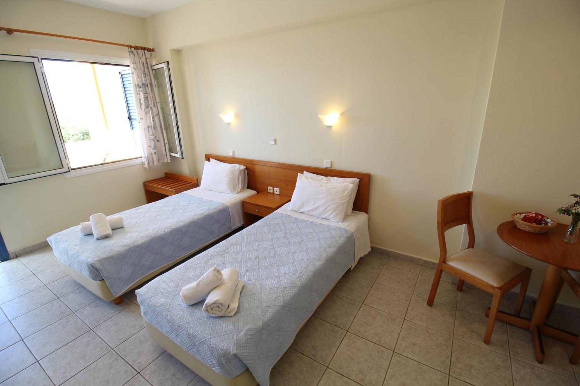 Afrato Village Sea View Apartments ตราเปซากิ ภายนอก รูปภาพ