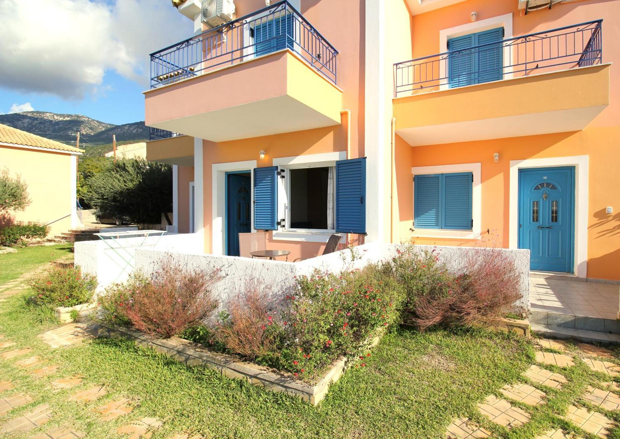 Afrato Village Sea View Apartments ตราเปซากิ ภายนอก รูปภาพ